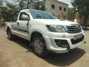 Toyota Hilux 2015 White