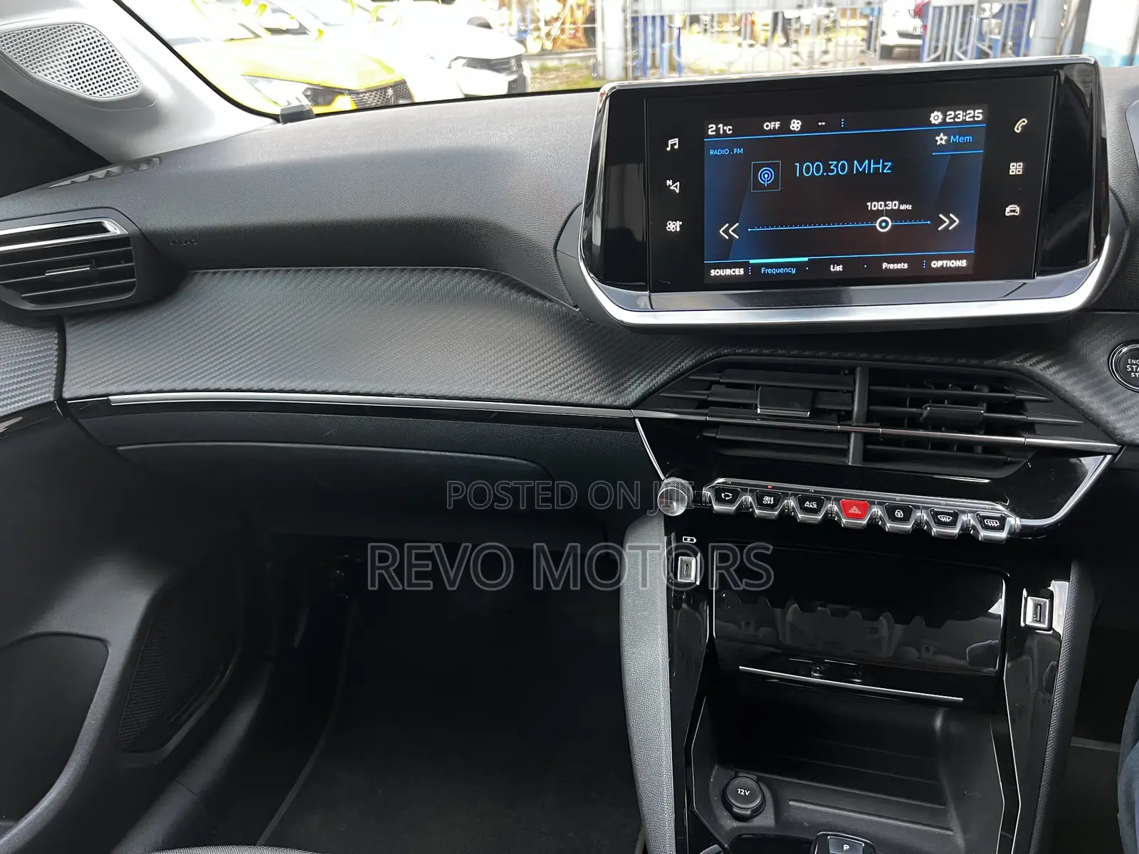 Peugeot 208 2021 Red