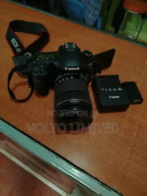 Canon Eos 90d DSLR Camera, With 18 -135 Mm Len, Charger, Spare Battery