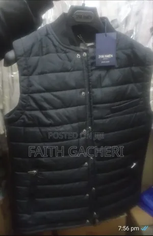 Sleeveless Puffy Jackets
