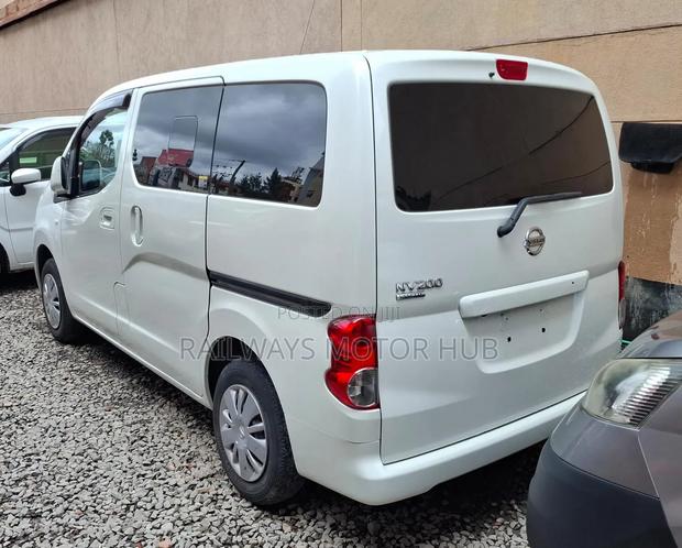 Nissan NV200 2019 White - thumbnail 3