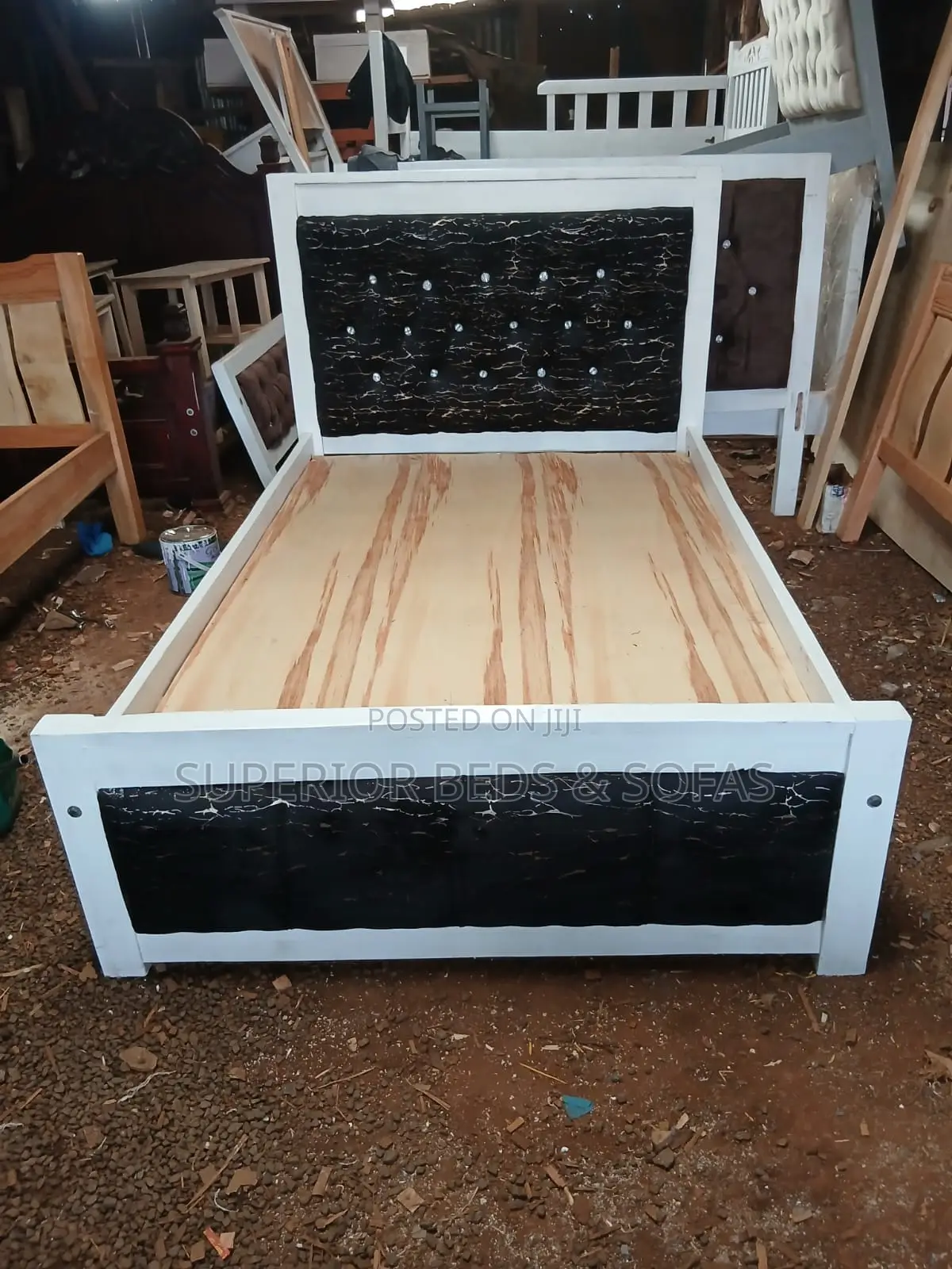 4x6 Black Marble Tufted Mocket Bed