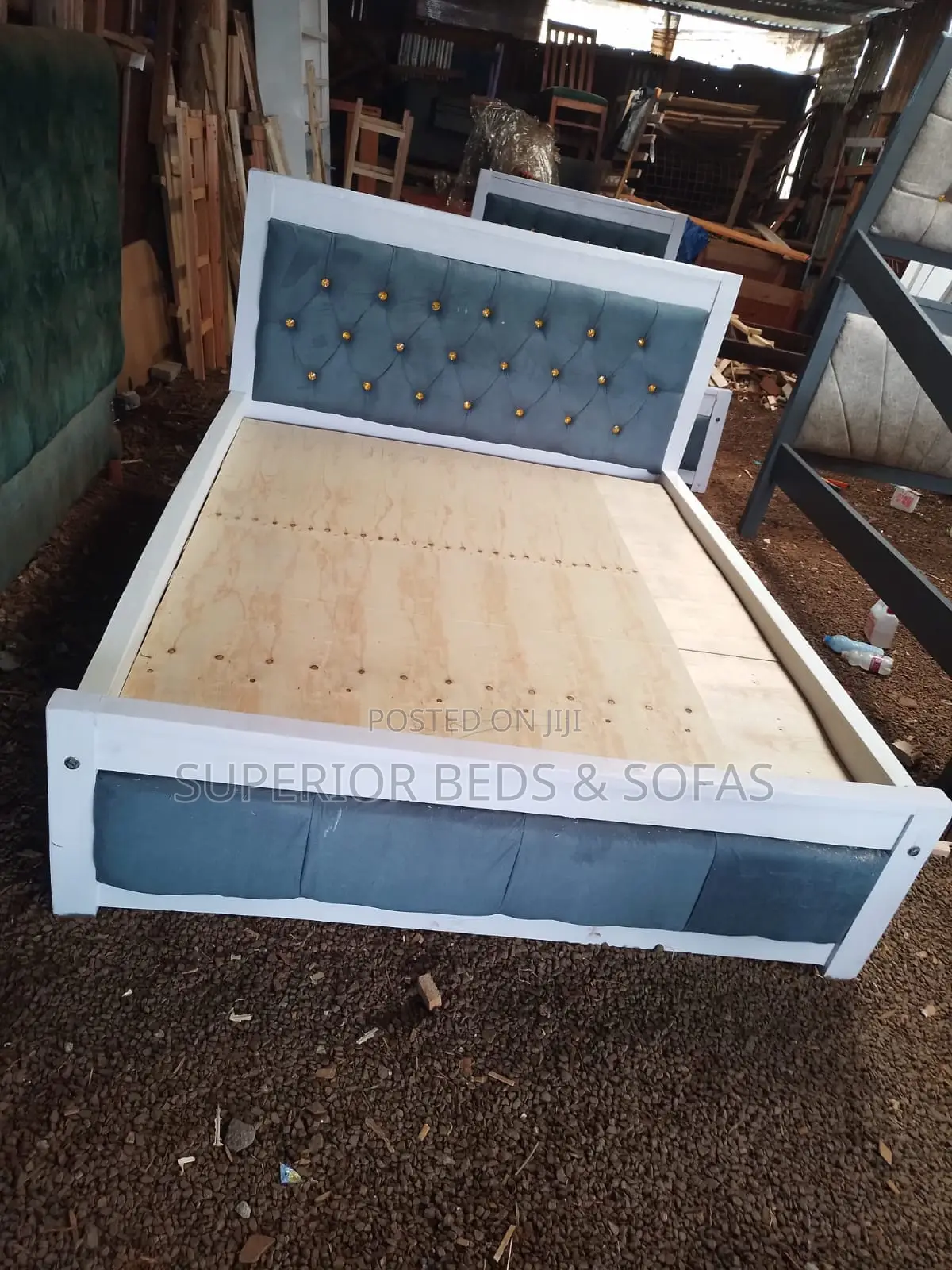 5x6 Teal Tufted Mocket Bed in White Frame