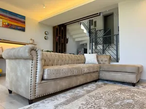 Chesterfield L-Shaped Sofa With Chaise – Excellent Condition