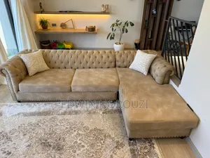 Chesterfield L-Shaped Sofa With Chaise – Excellent Condition