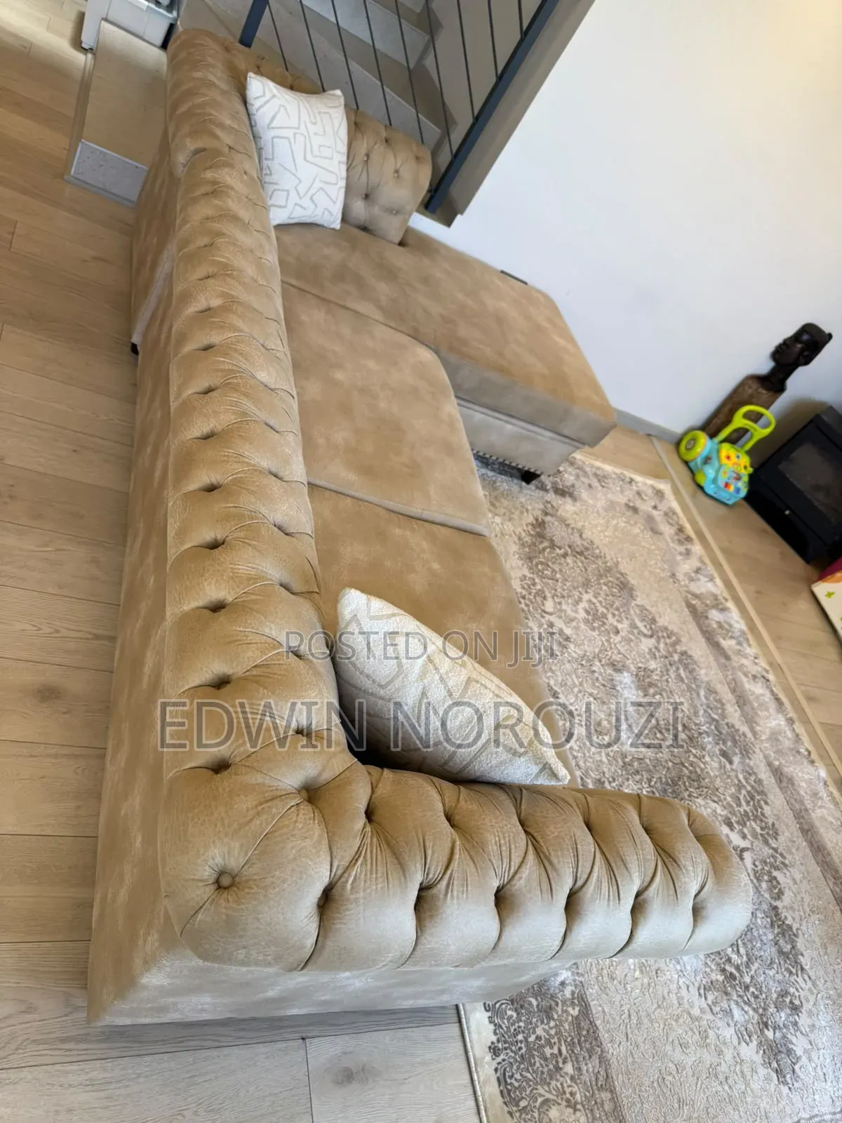 Chesterfield L-Shaped Sofa With Chaise – Excellent Condition