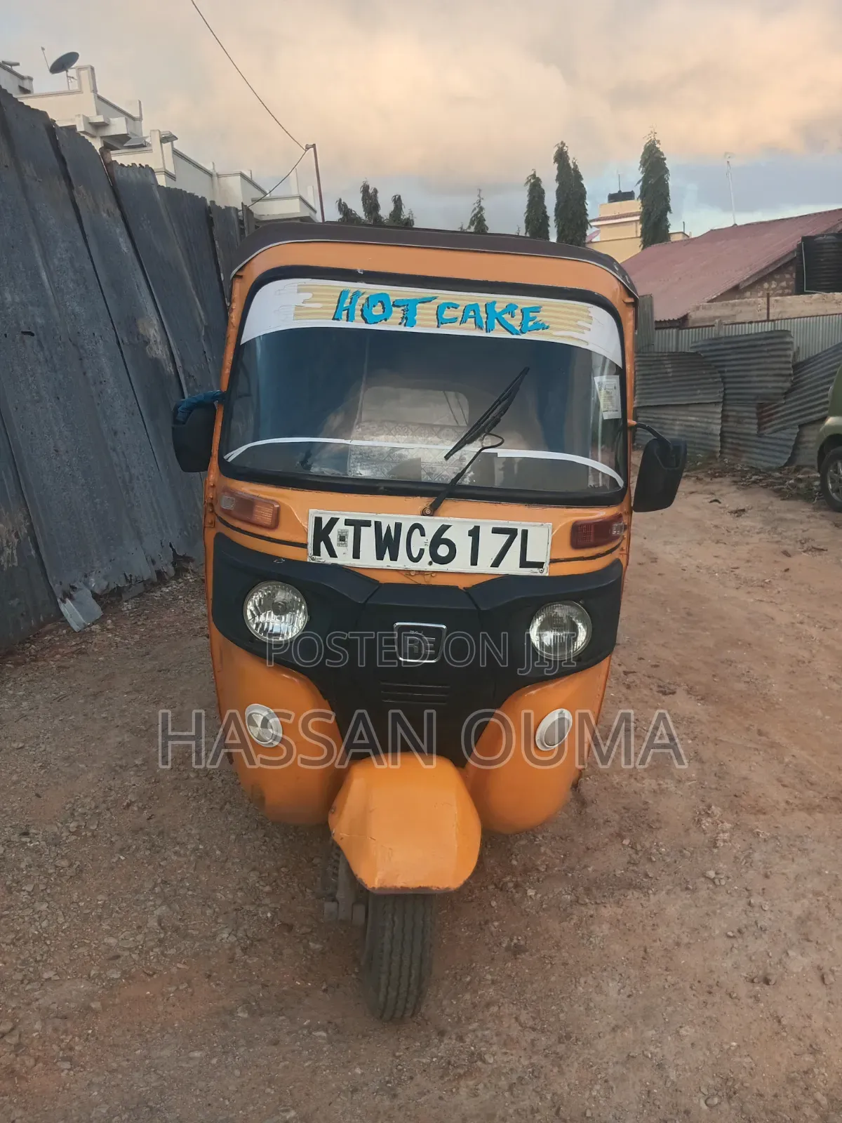 Bajaj Boxer 2021 Yellow