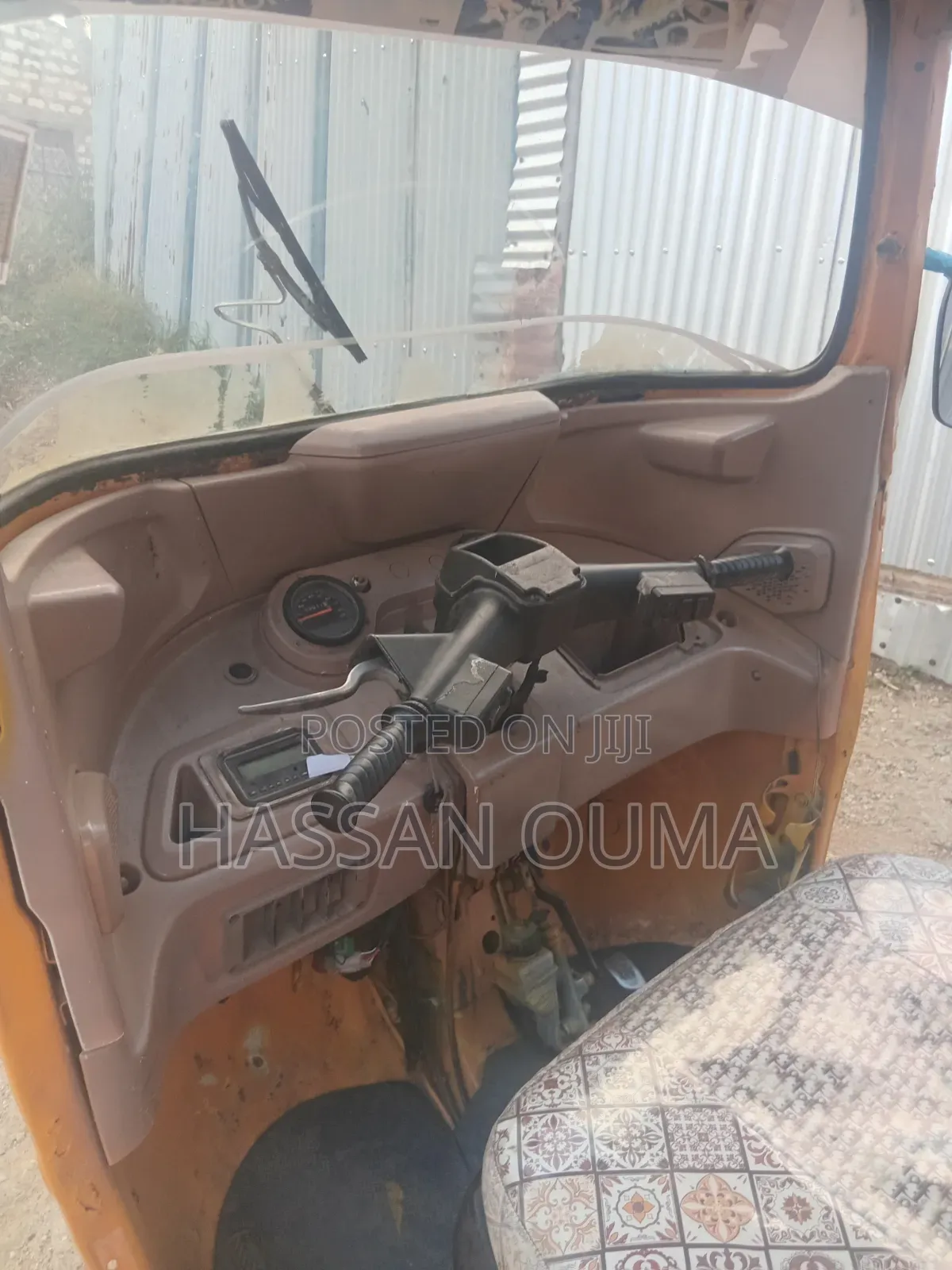 Bajaj Boxer 2021 Yellow
