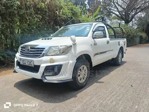 Toyota Hilux 2013 White