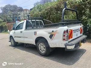 Toyota Hilux 2013 White