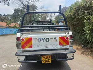 Toyota Hilux 2013 White