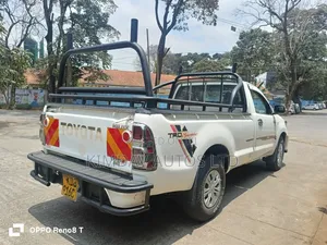 Toyota Hilux 2013 White