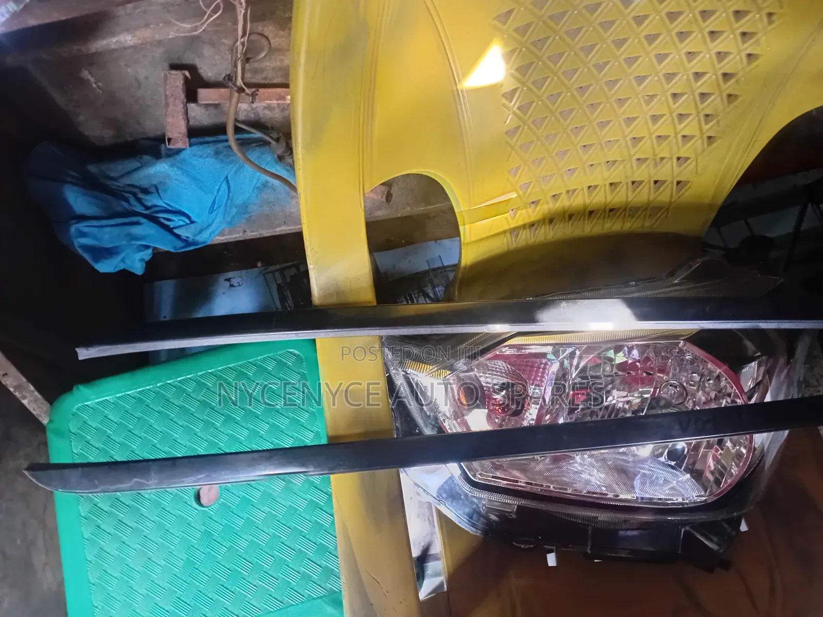 Windscreen Moulding Voxy/Noah New Model