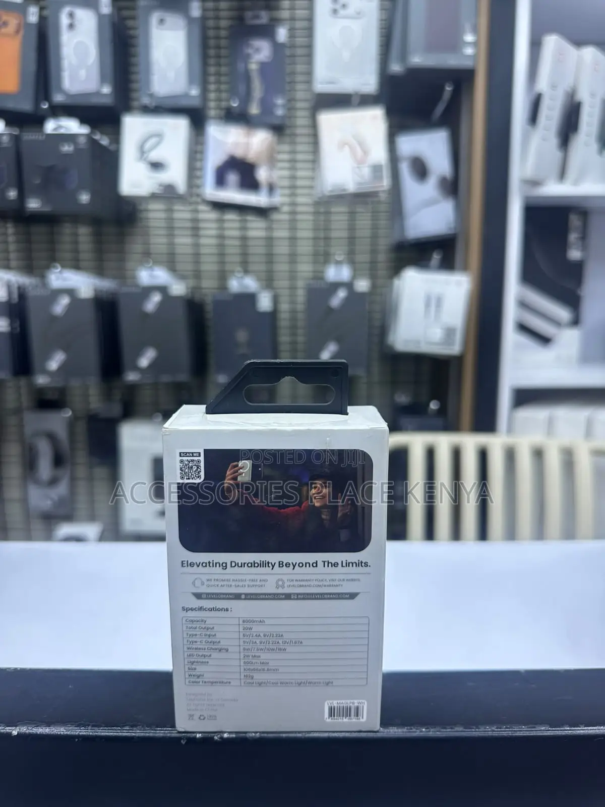 Levelo MagLight Portable Power Bank 8000mAh With Light - White