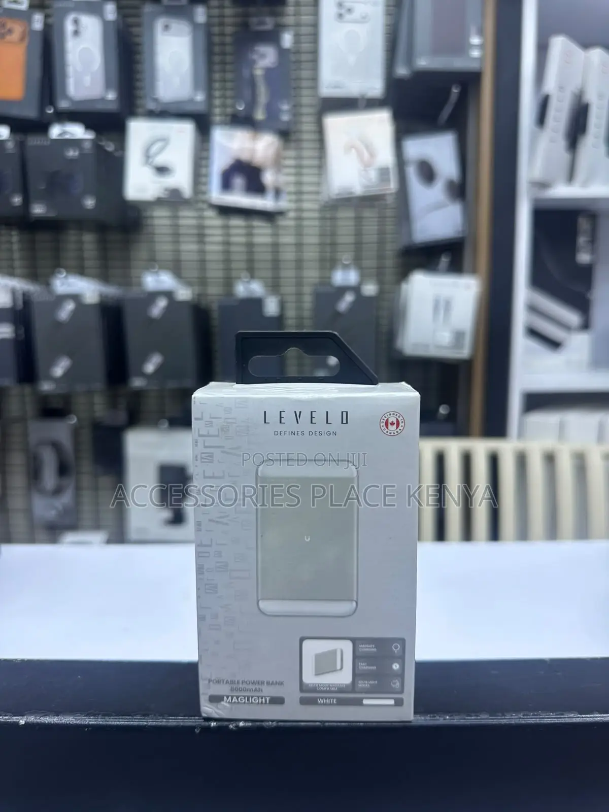 Levelo MagLight Portable Power Bank 8000mAh With Light - White