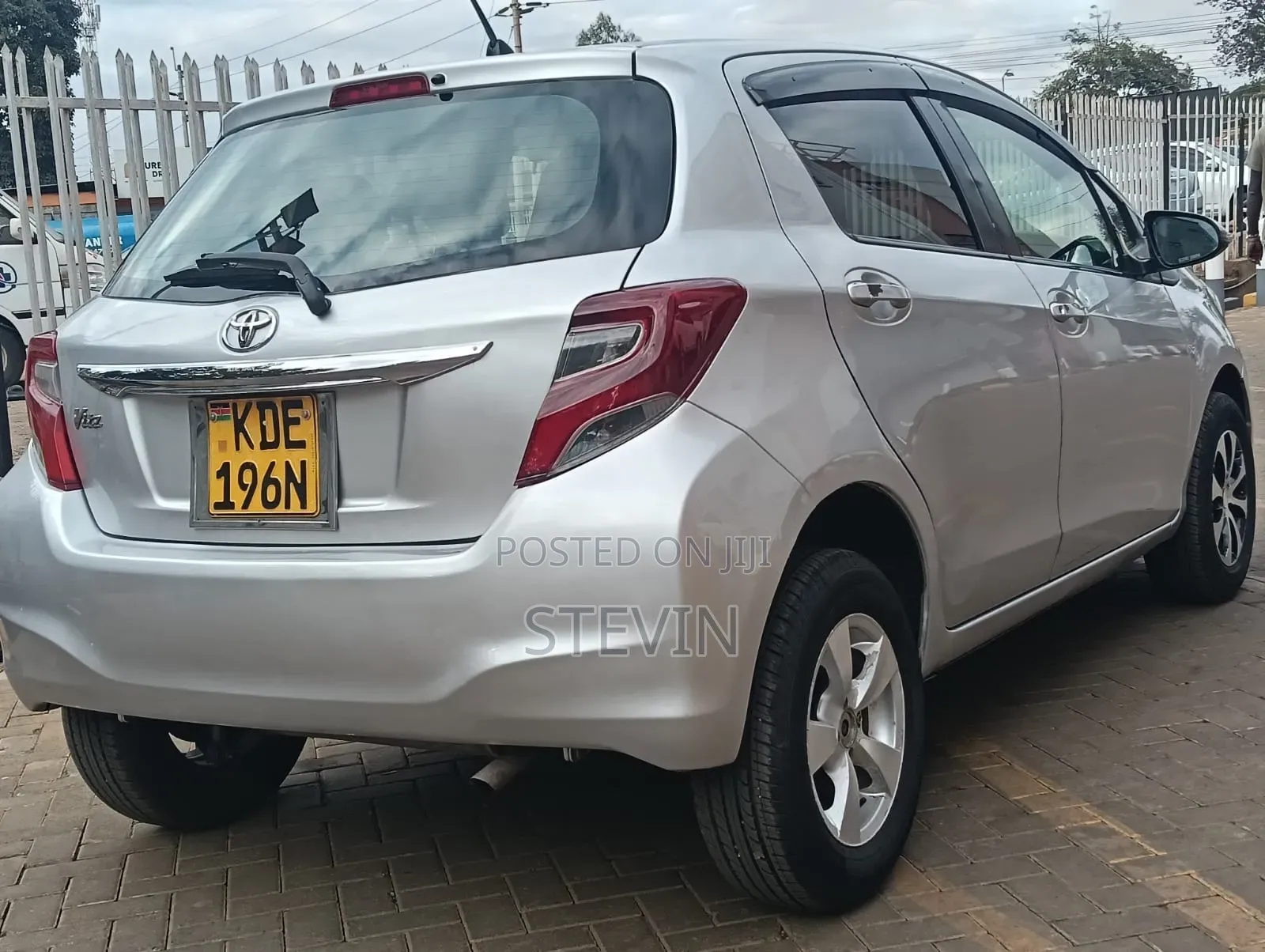 Toyota Vitz 2014 Silver