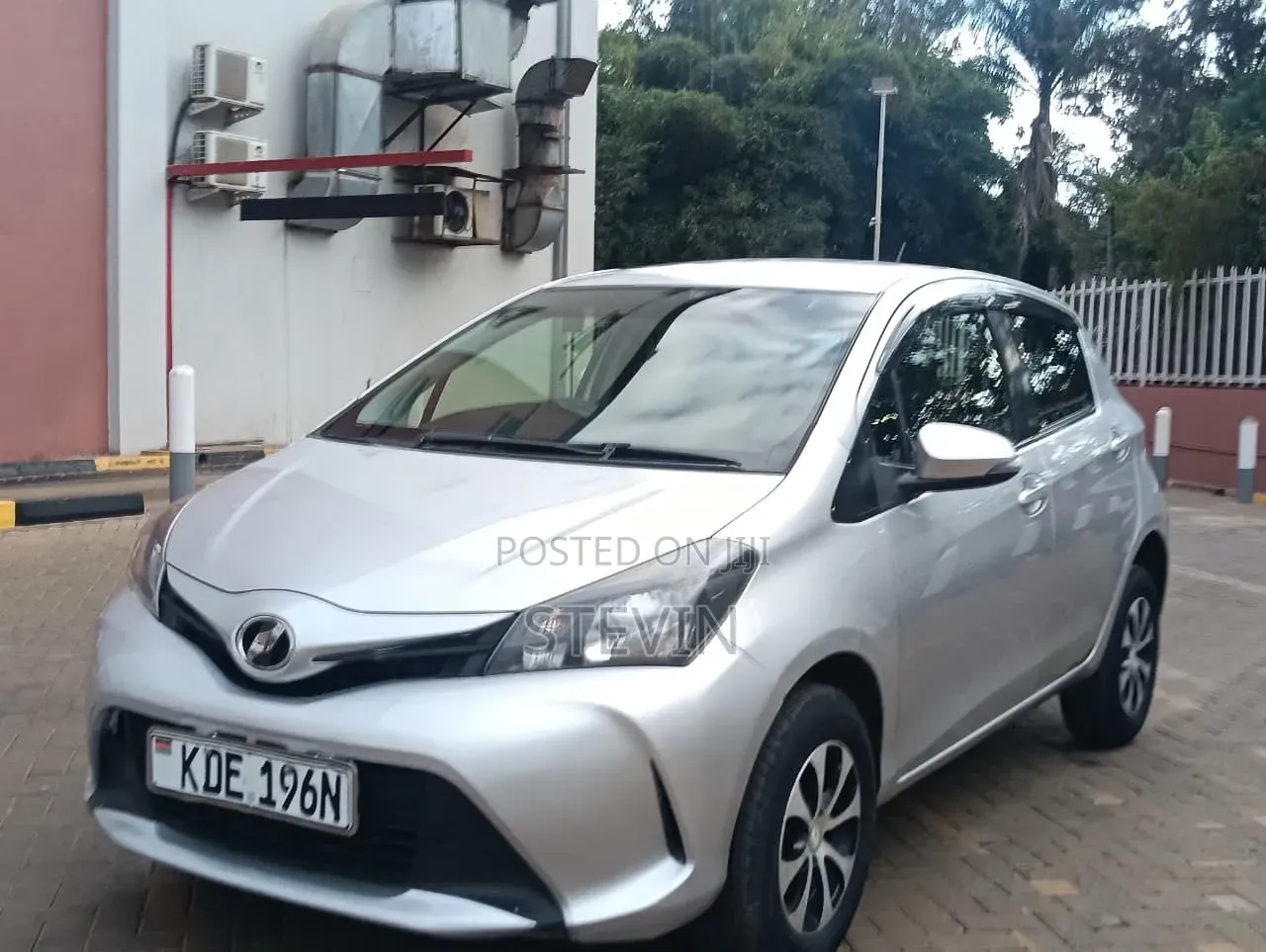 Toyota Vitz 2014 Silver