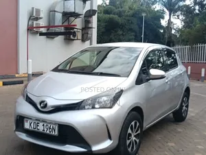 Toyota Vitz 2014 Silver