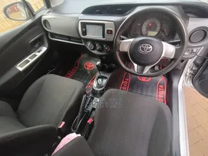 Toyota Vitz 2014 Silver