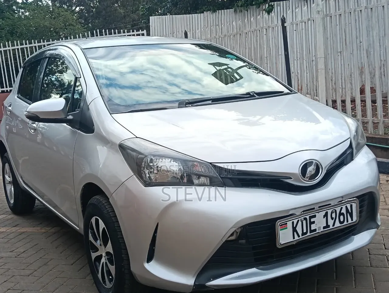 Toyota Vitz 2014 Silver