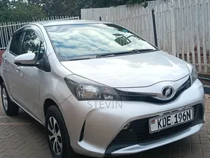Toyota Vitz 2014 Silver