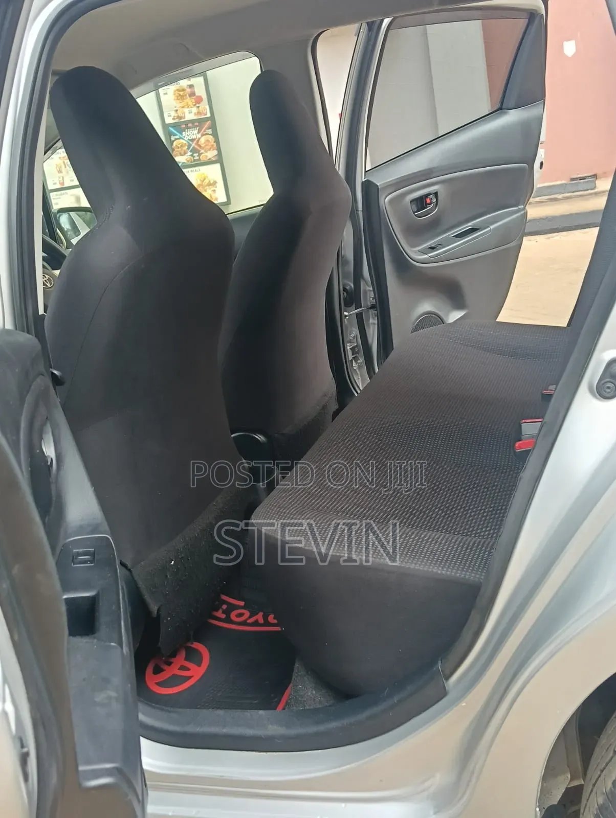 Toyota Vitz 2014 Silver