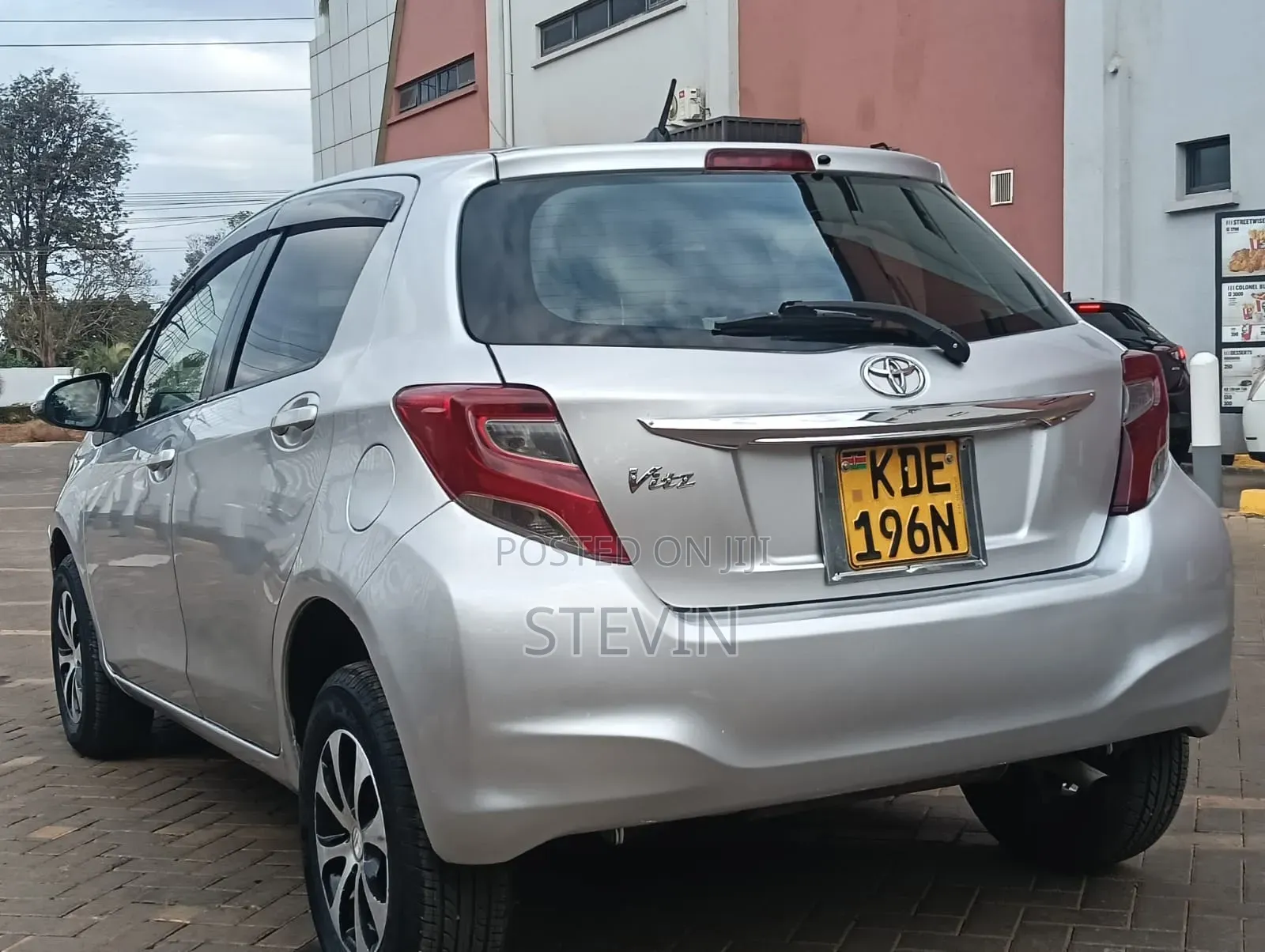 Toyota Vitz 2014 Silver