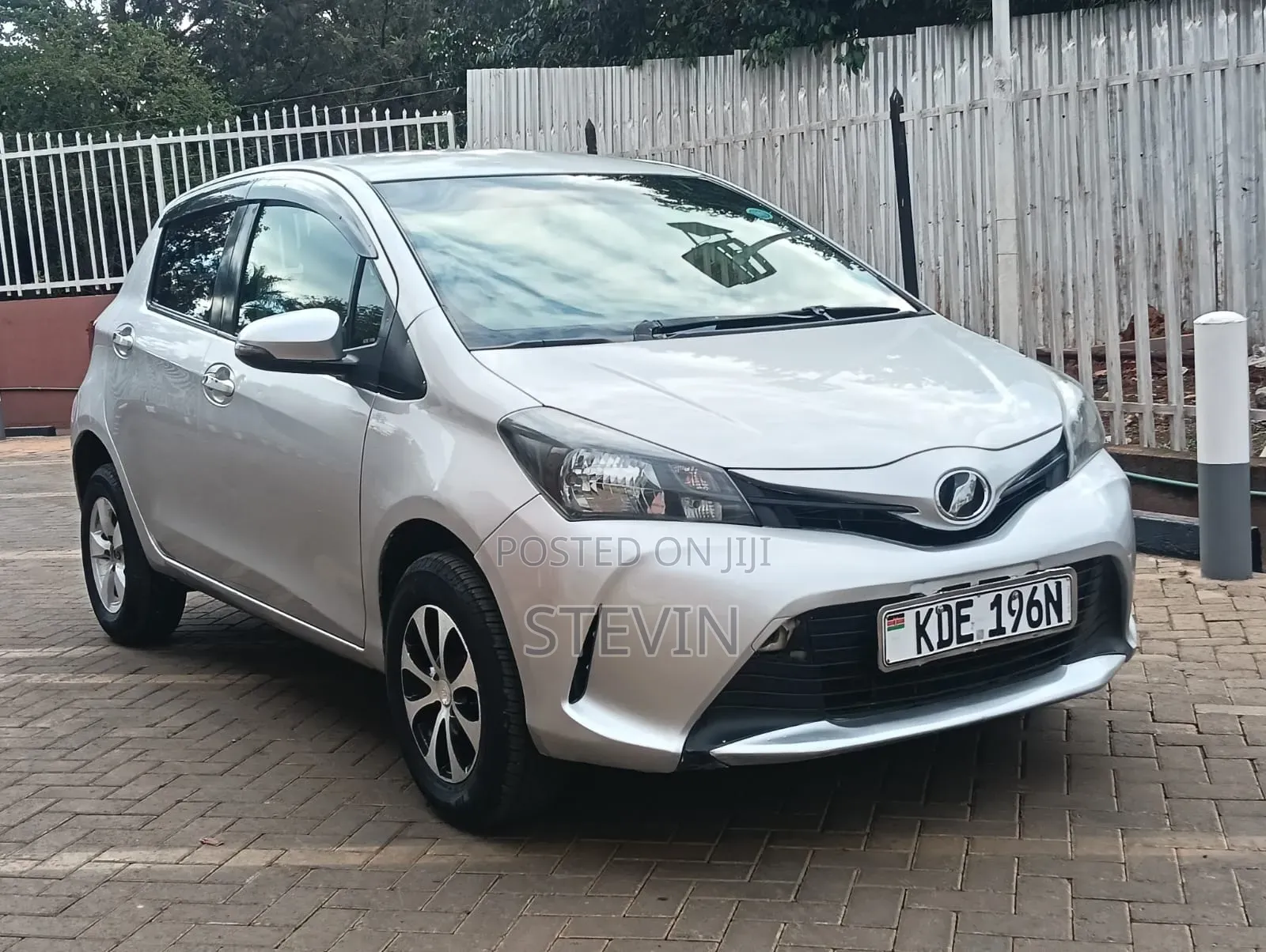 Toyota Vitz 2014 Silver