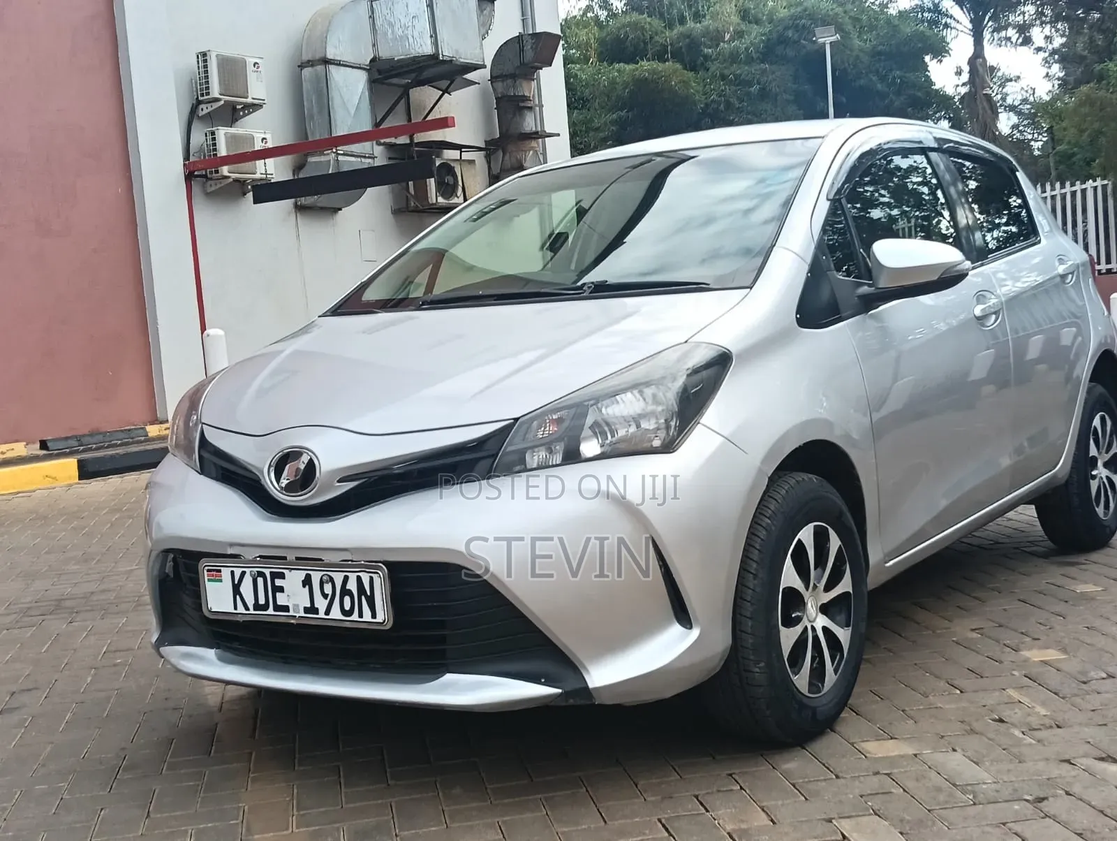 Toyota Vitz 2014 Silver
