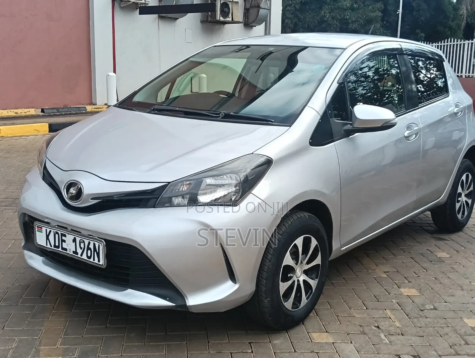 Toyota Vitz 2014 Silver