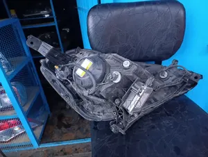 Fit Shuttle 2009-2013 Xenon Headlight