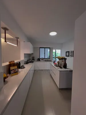 5bdrm Apartment in Kilimani, Hurlingham for sale