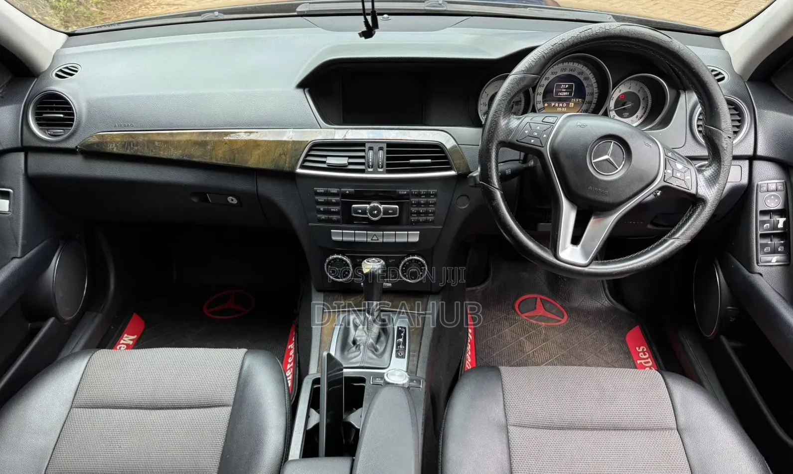 Mercedes-Benz C200 2011 Black