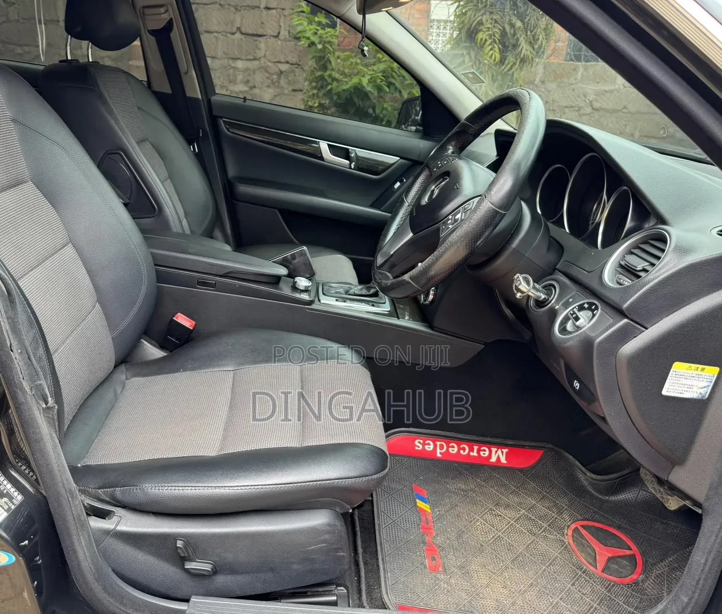 Mercedes-Benz C200 2011 Black