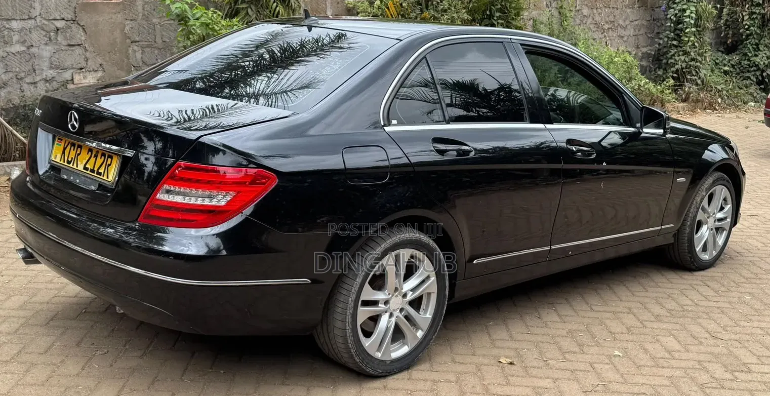 Mercedes-Benz C200 2011 Black