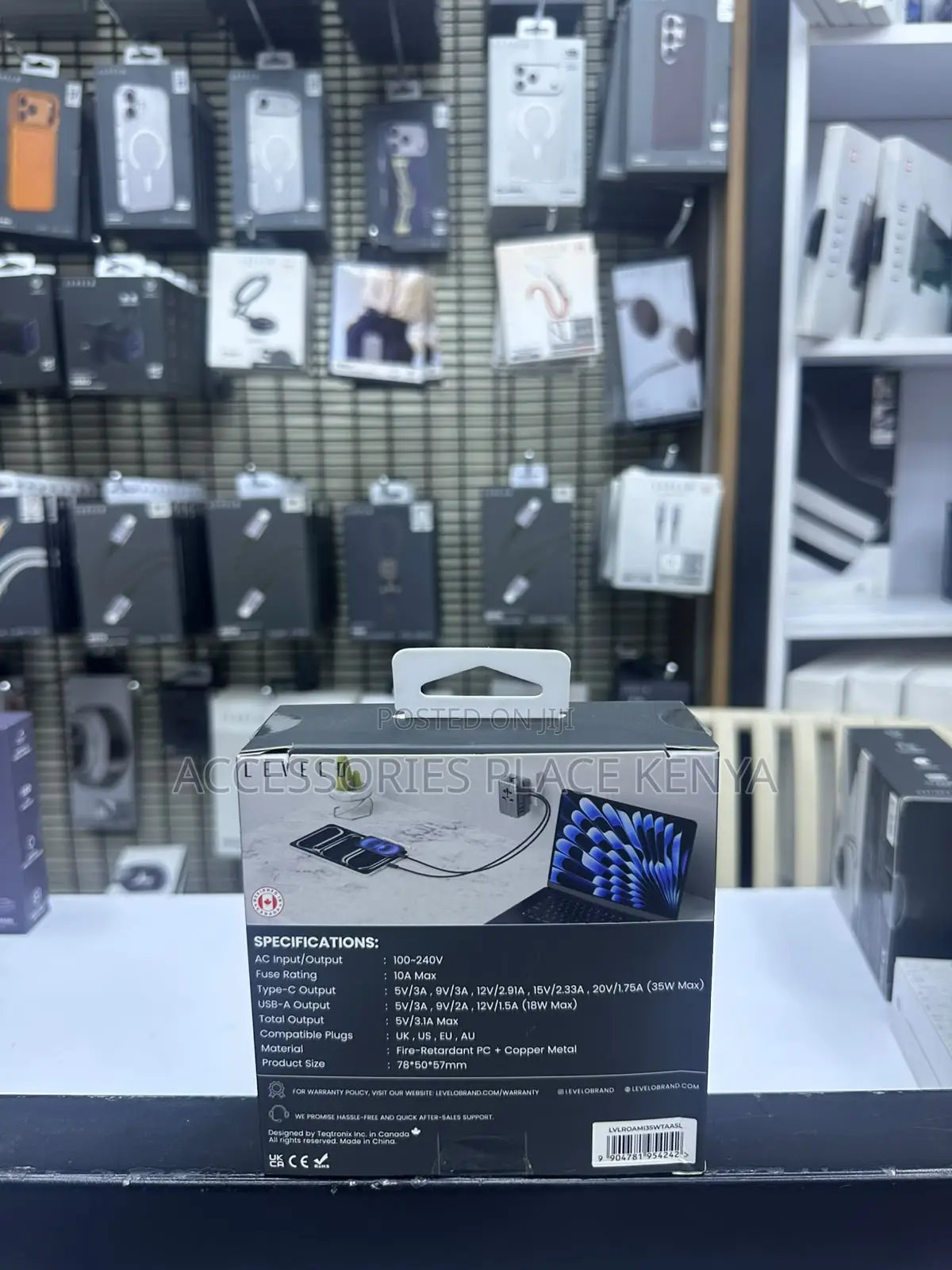 Levelo Roamiversal 35W Luggage Design Travel Adapter - Aluminum Silver