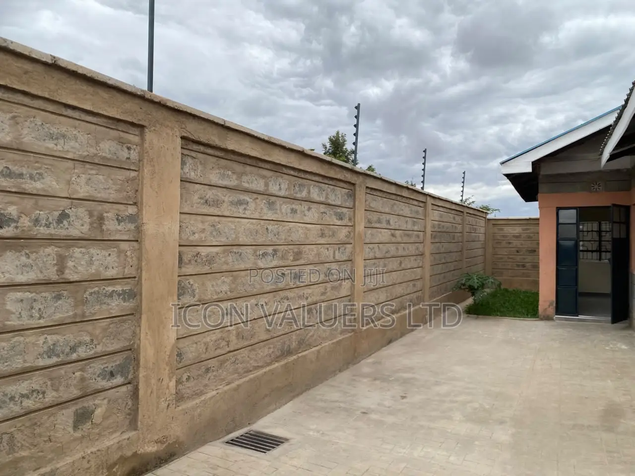 3bdrm Bungalow in Kamakis Area for sale