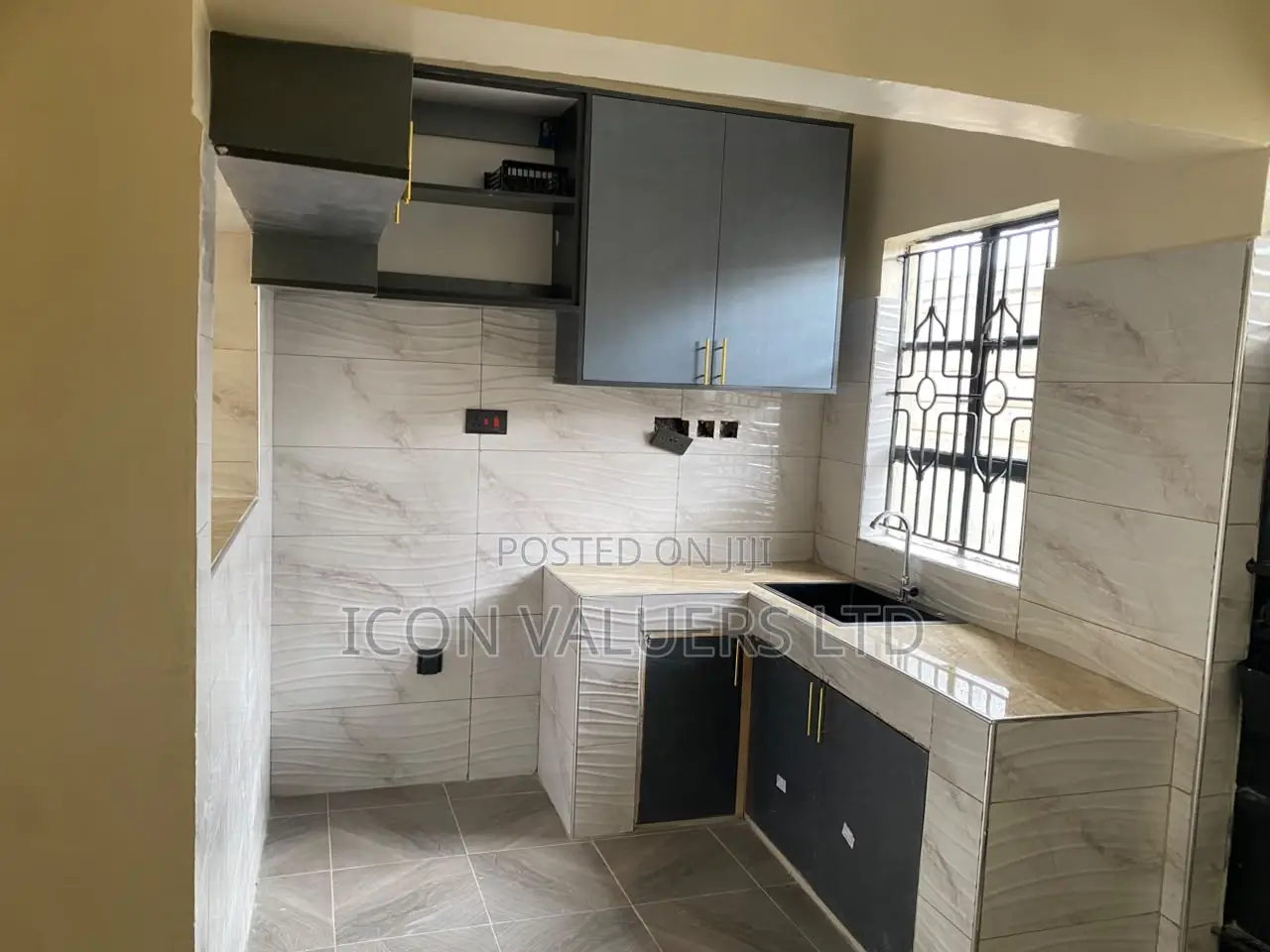 3bdrm Bungalow in Kamakis Area for sale