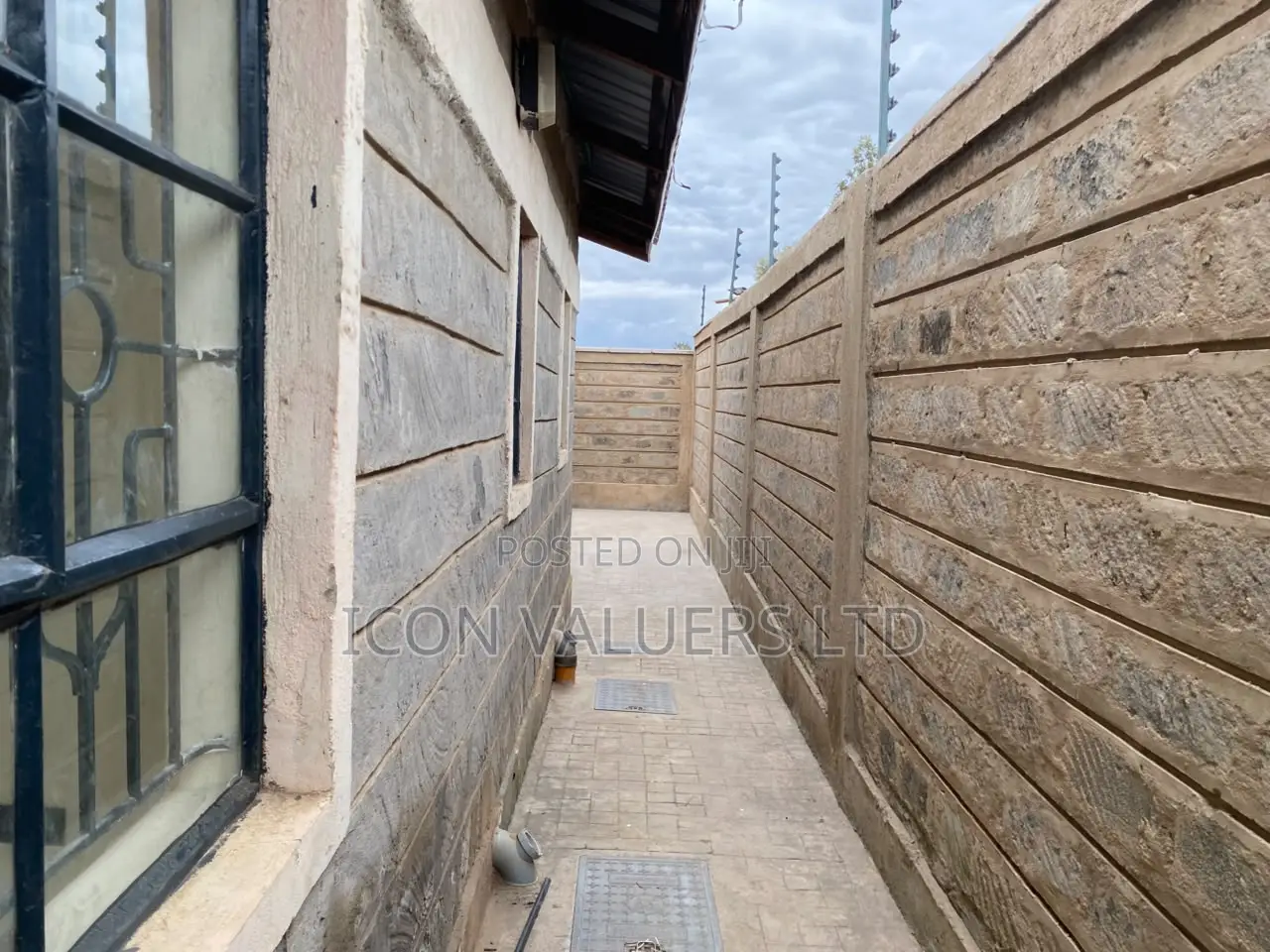 3bdrm Bungalow in Kamakis Area for sale