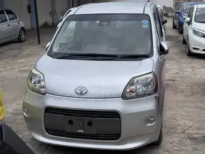 Toyota Porte 2019 Silver