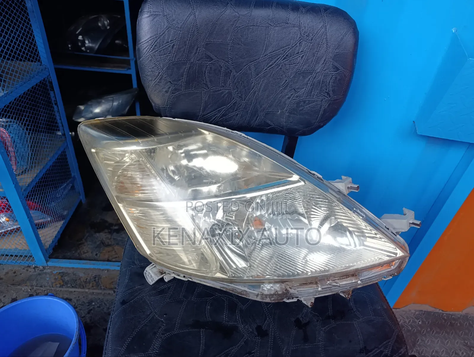 ISIS Non Xenon 2004-2007 Headlight
