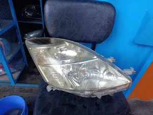 ISIS Non Xenon 2004-2007 Headlight