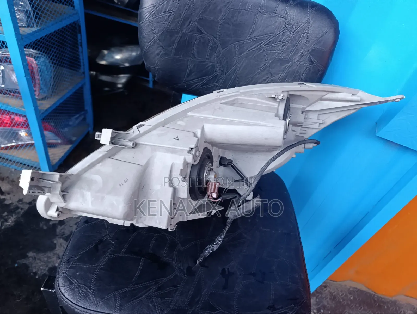 ISIS Non Xenon 2004-2007 Headlight