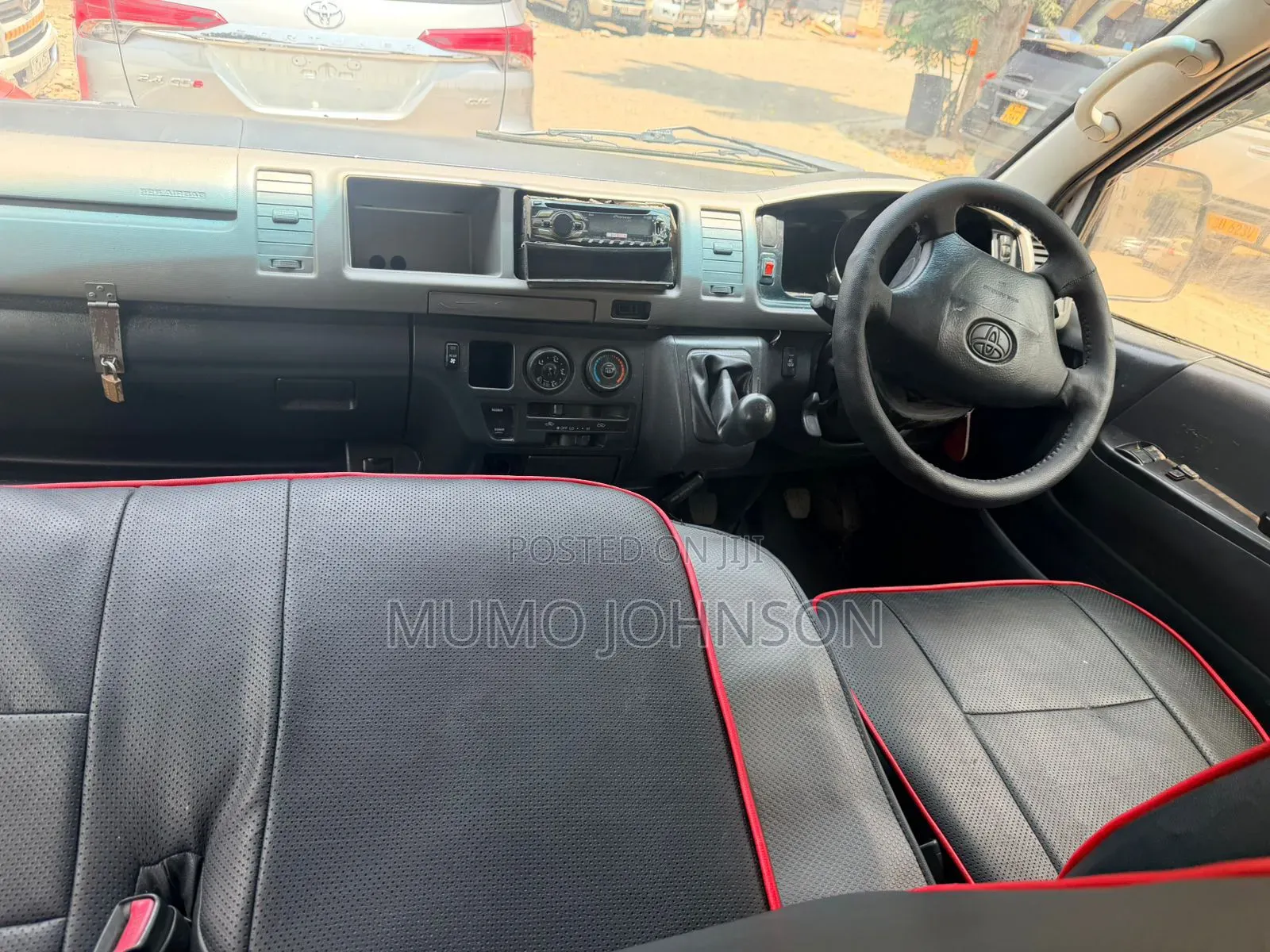Toyota HiAce 2013 White