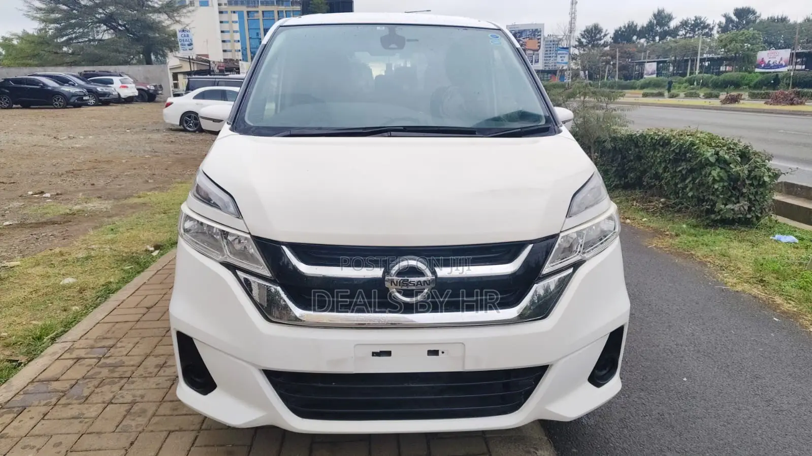 Nissan Serena 2018 White