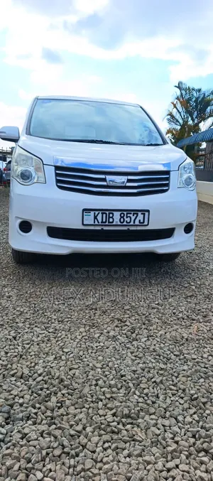 Toyota Noah 2013 White