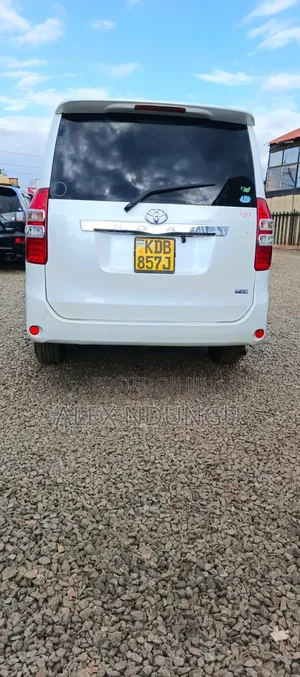 Toyota Noah 2013 White
