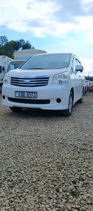 Toyota Noah 2013 White