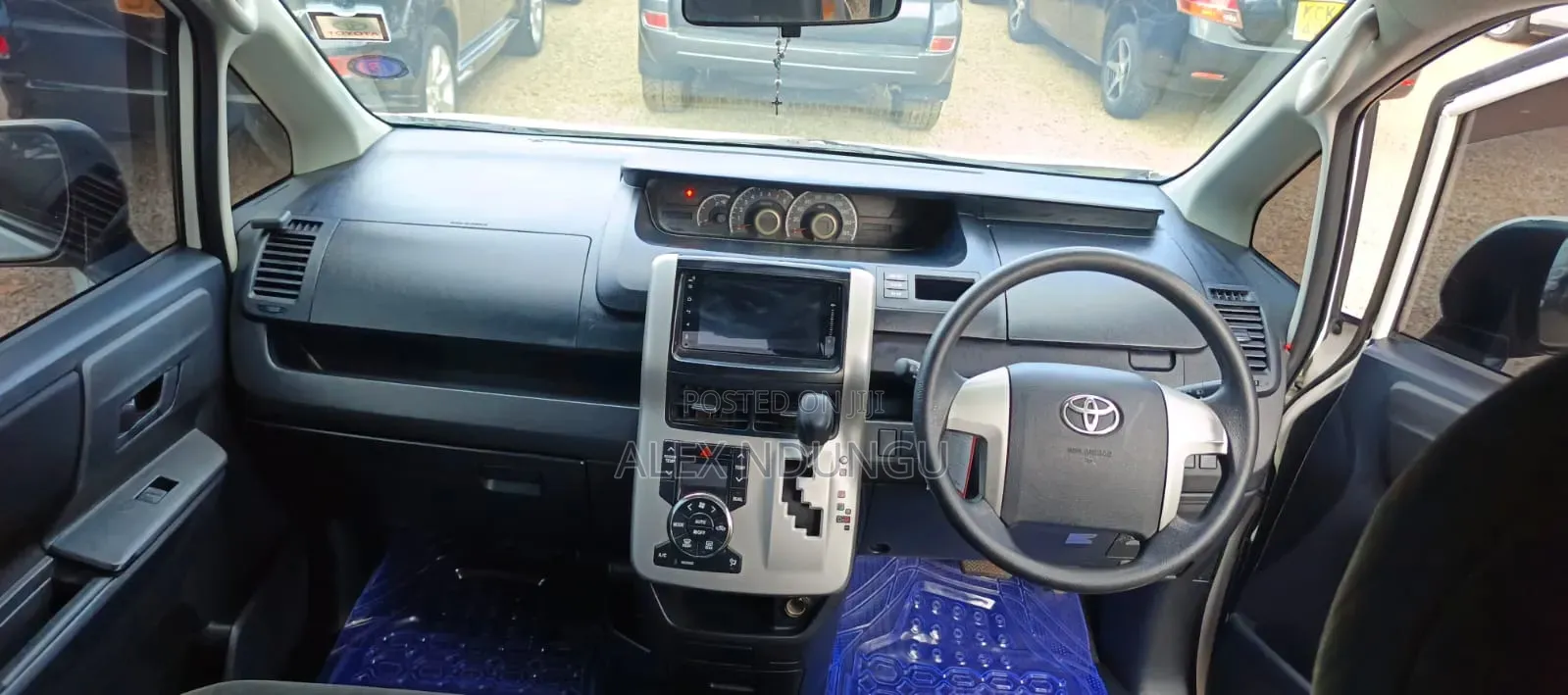 Toyota Noah 2013 White