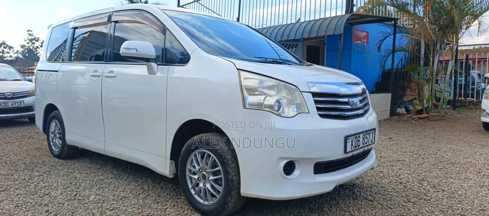 Toyota Noah 2013 White